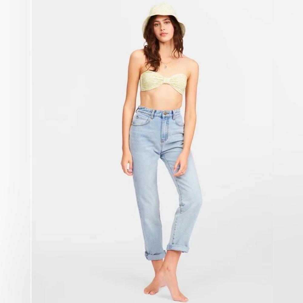 Billabong High-rise Straight Leg Jeans. Size 25